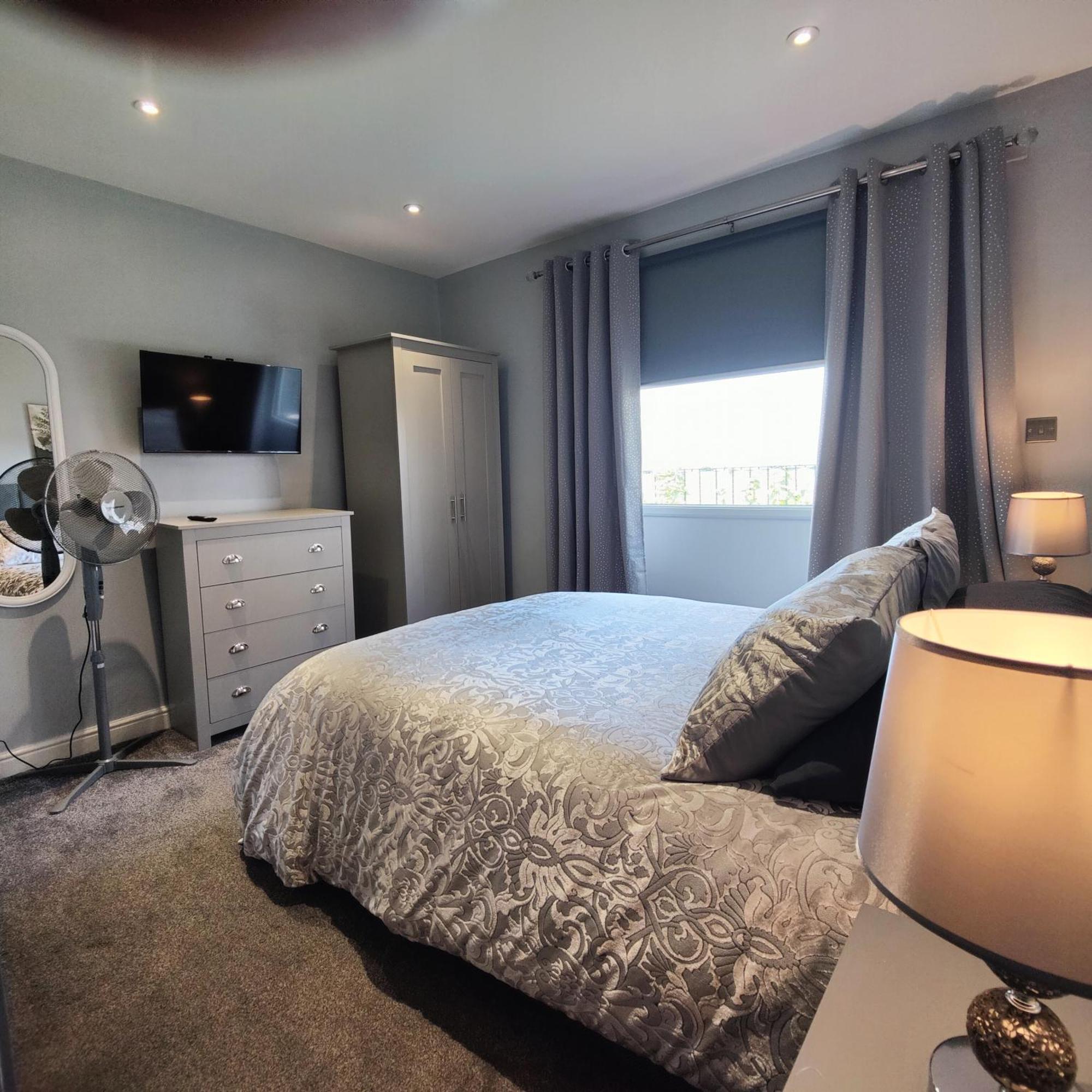 Liverpool Stays - Kempston Court Room photo